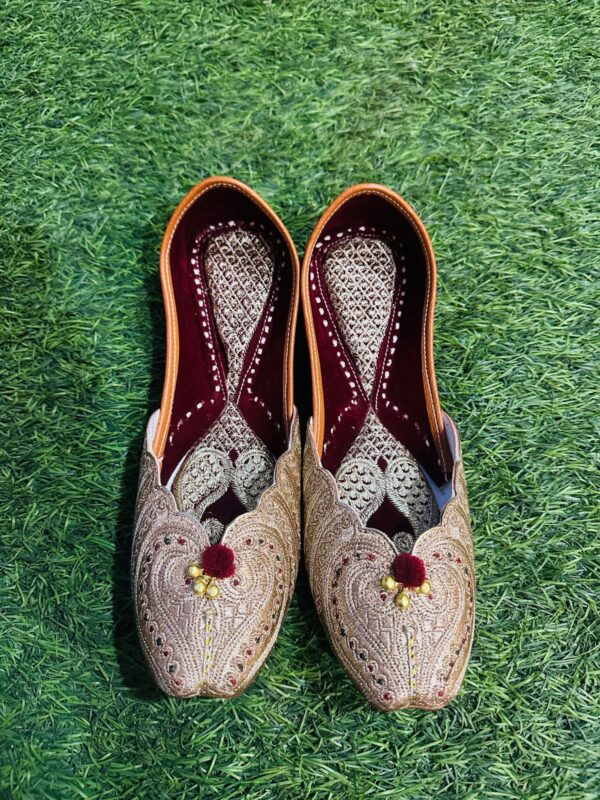 Pakistani Cut Work Juttis