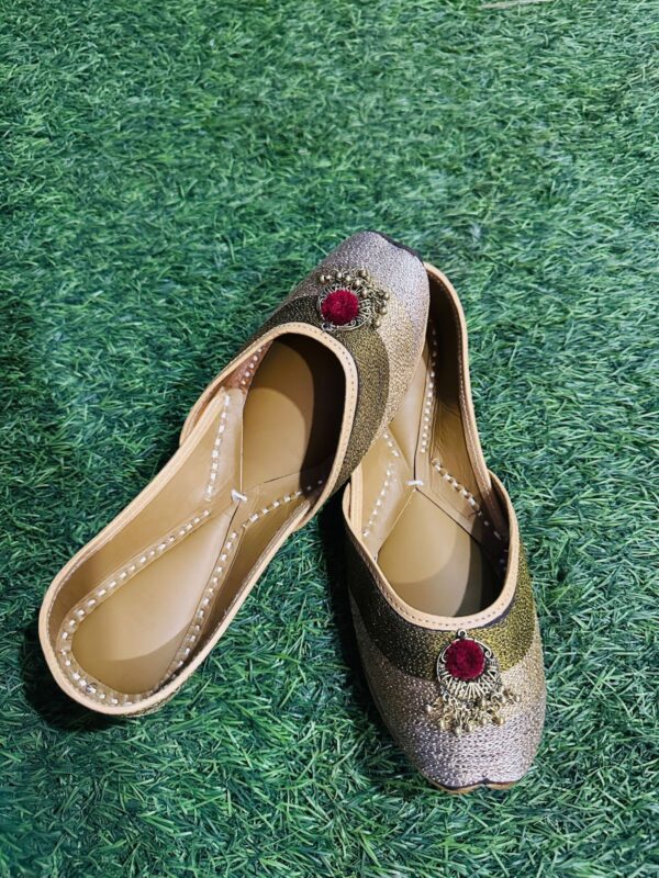 Triple Shade Gungroo Juttis - Image 2